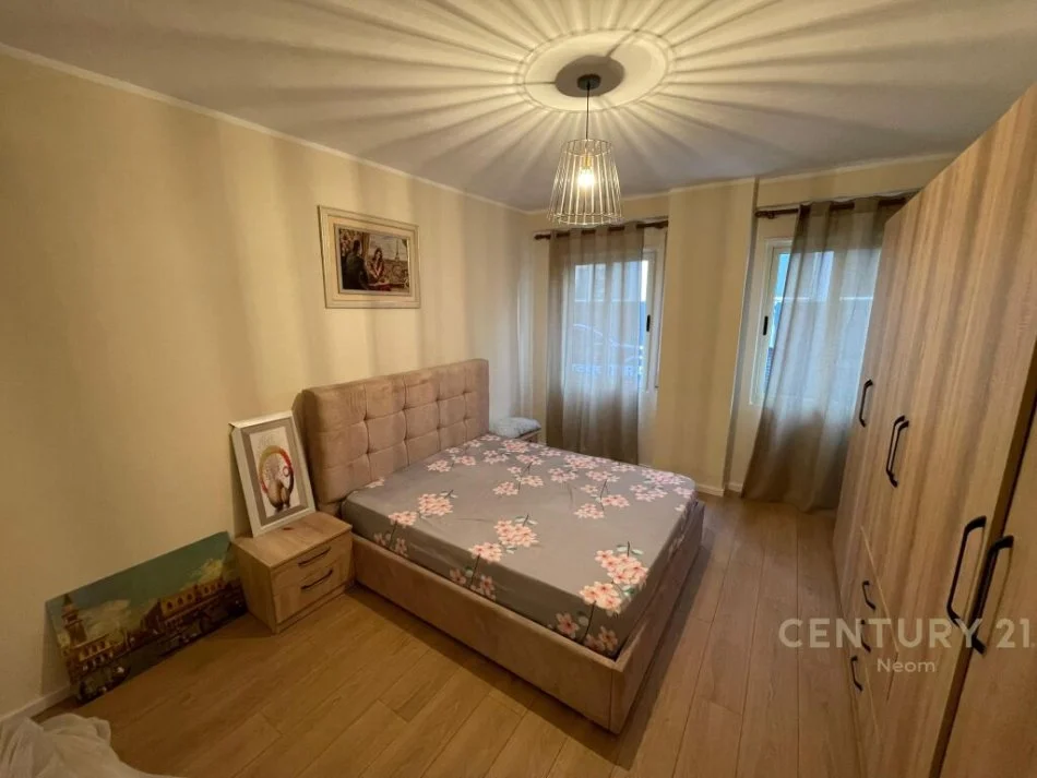 Apartament 1+1 Me Qera te Liqeni Thate!     Neom90134