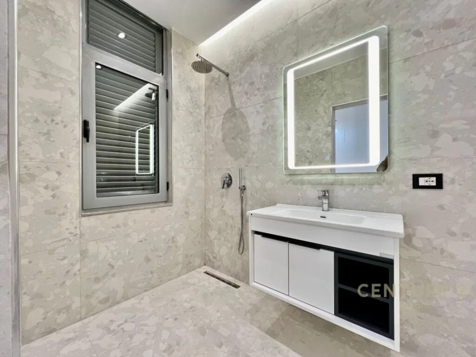 SHITET APARTAMENT 3+1+2 PRANE DELIJORGJIT !