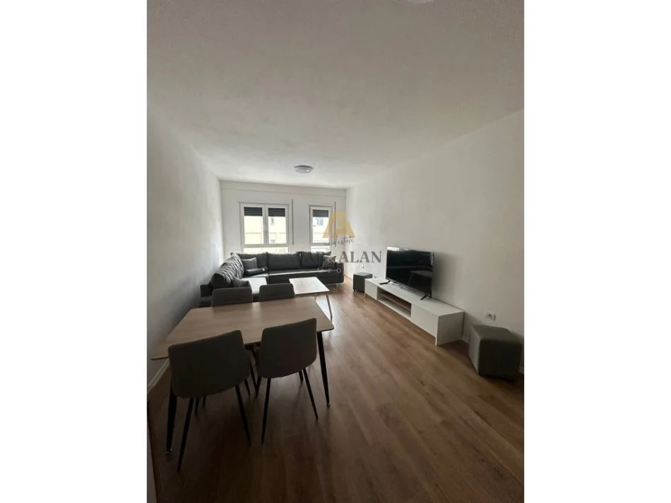 Tirane, jepet me qera apartament 3+1 Kati 2, 120 m² 500 € (Kamez)