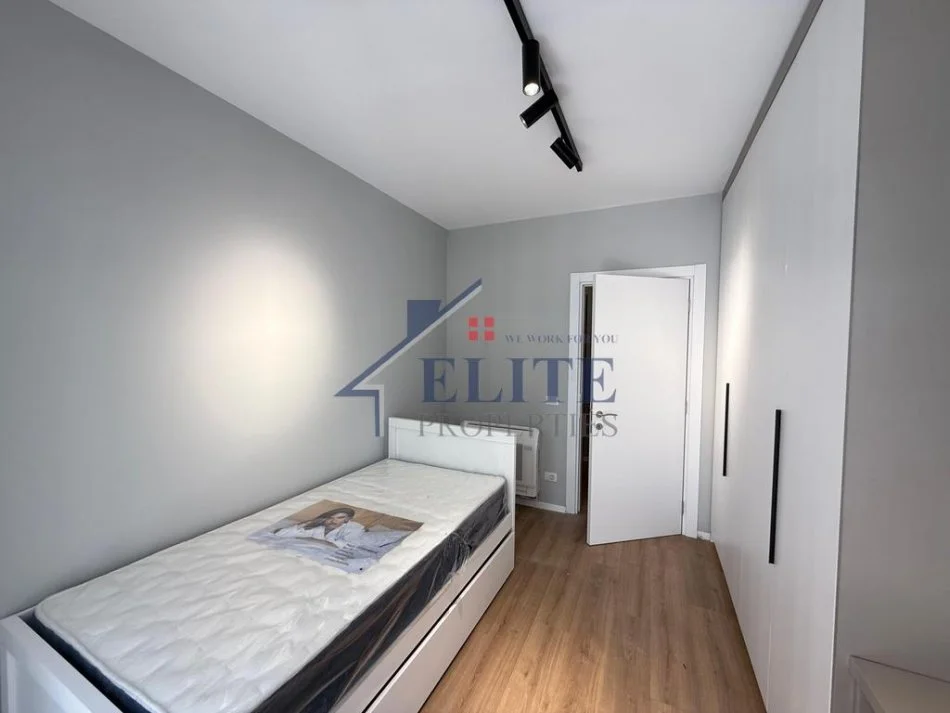 Tirane, jepet me qera apartament 2+1+Ballkon Kati 4, 85 m² 500 € (Univers City)