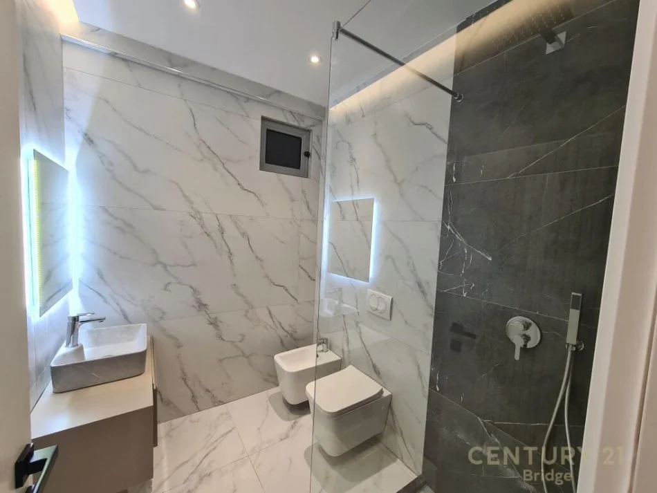 APARTAMENT 1+1 PER QIRA NE UNAZEN E RE
 Pallatet Romario, Astir Tirana, Albania