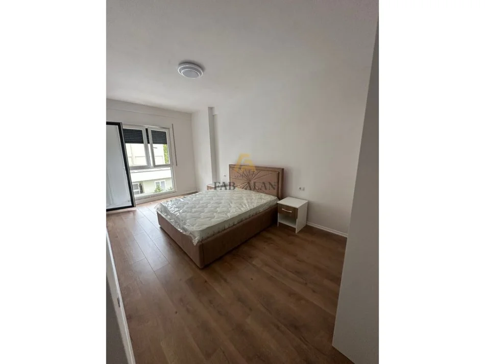 Tirane, jepet me qera apartament 3+1 Kati 2, 120 m² 500 € (Kamez)