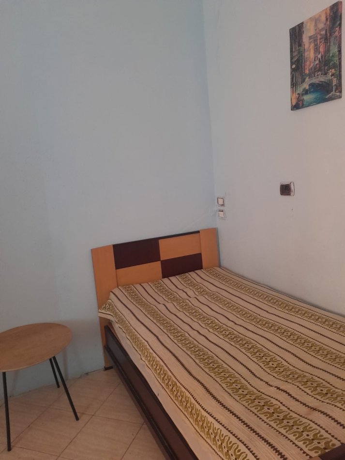 Tirane, jap me qera garsonier 1+1 Kati 2, 30 m² 250 € (Rruga kavajes)