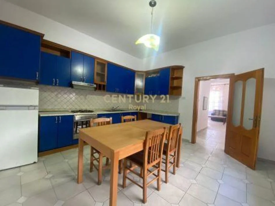 JAPIM ME QIRA VILE 3 KATESHE PRANE GLOBE ME PARKIM TE MBYLLUR!