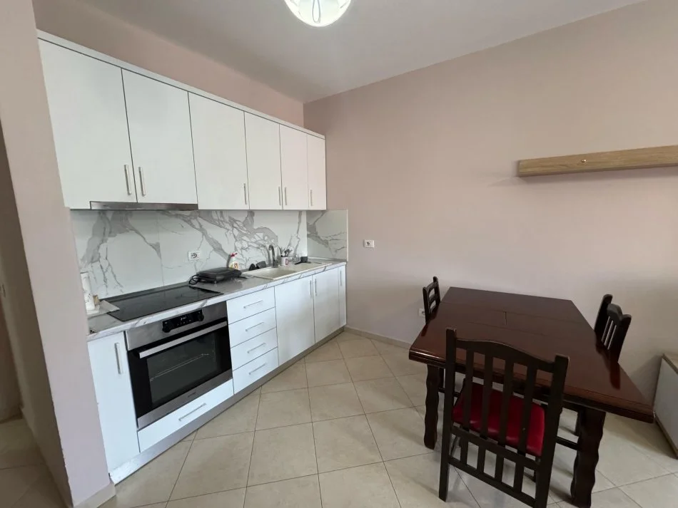 Tirane, jepet me qera apartament 2+1 Kati 2, 91 m² 550 € (Rruga 5 maji)