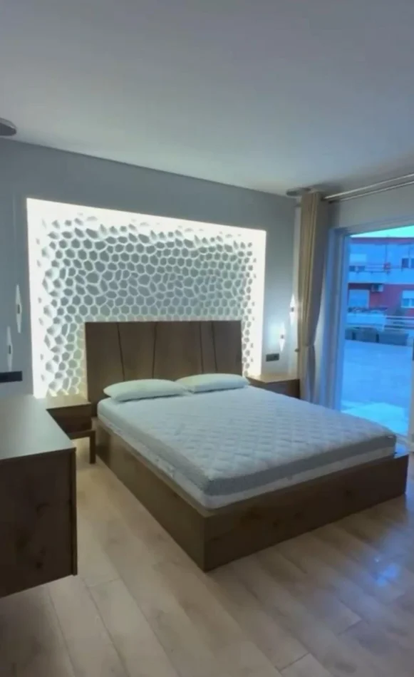Tirane, jepet me qera apartament 3+1/ 2 poste parkimi  Kati 5, 108 m² 1.100 € (Fresku)