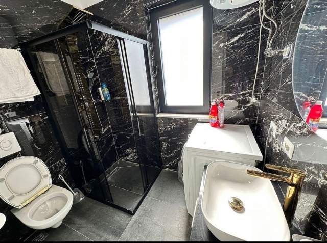 Tirane, jepet me qera apartament 1+1+BLK Kati 1, 60 m² 700 Euro (rruga Muhamet Gjollesha)
