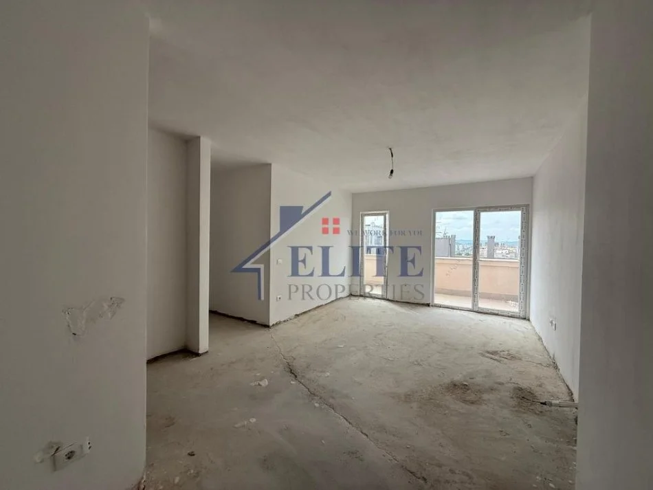Tirane, shitet apartament 2+1+Ballkon Kati 9, 122 m² 177.000 € (Aura Kompleks)