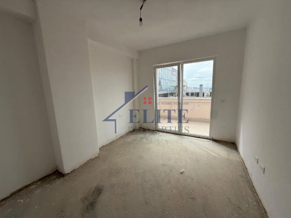 Tirane, shitet apartament 2+1+Ballkon Kati 9, 122 m² 177.000 € (Aura Kompleks)
