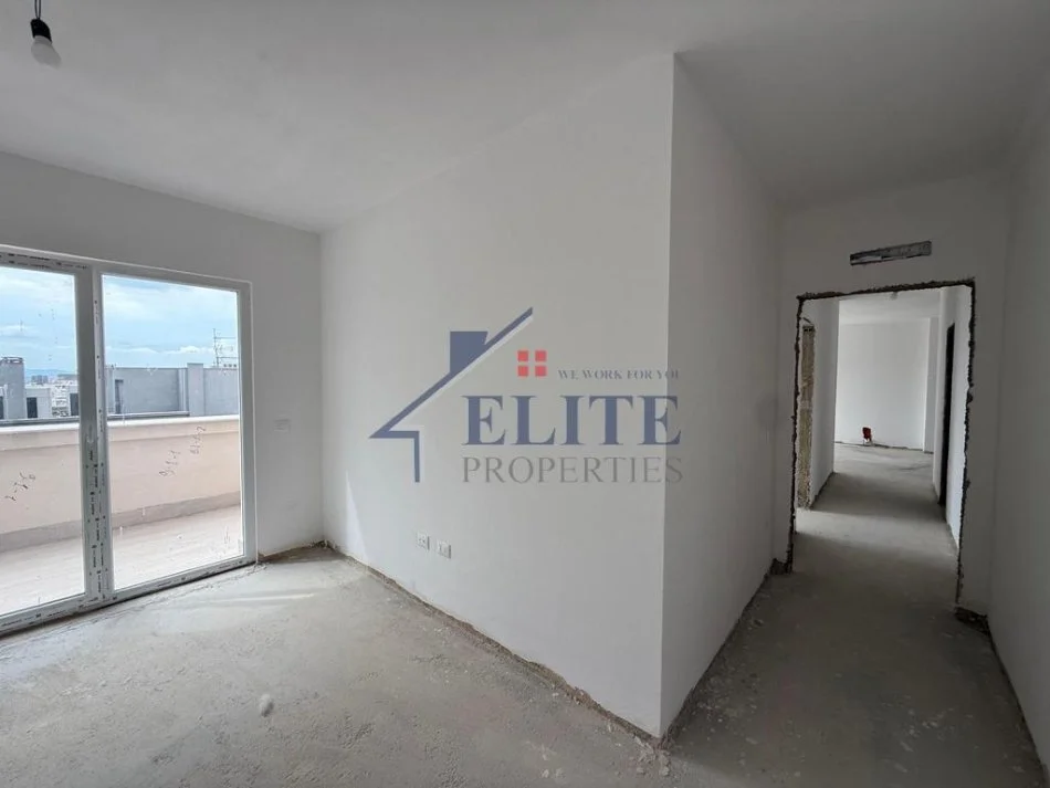 Tirane, shitet apartament 2+1+Ballkon Kati 9, 122 m² 177.000 € (Aura Kompleks)