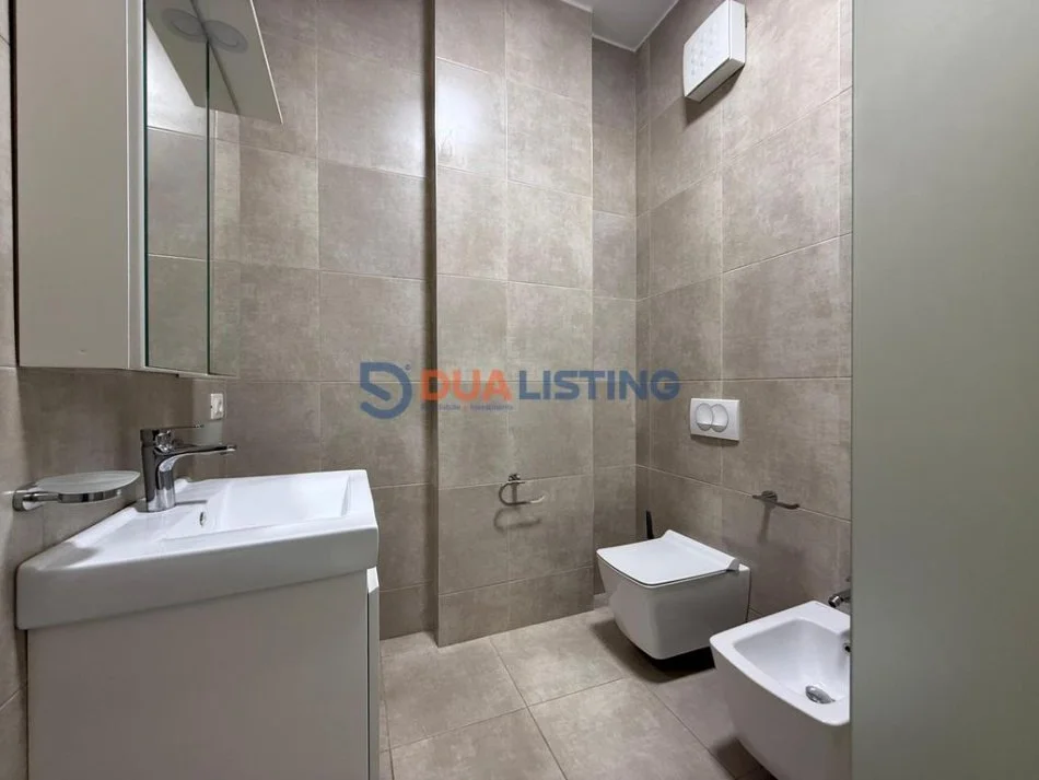 Tirane, jepet me qera apartament 2+1+Ballkon Kati 3, 100 m² 800 € (Rruga Ferit Xhajko)