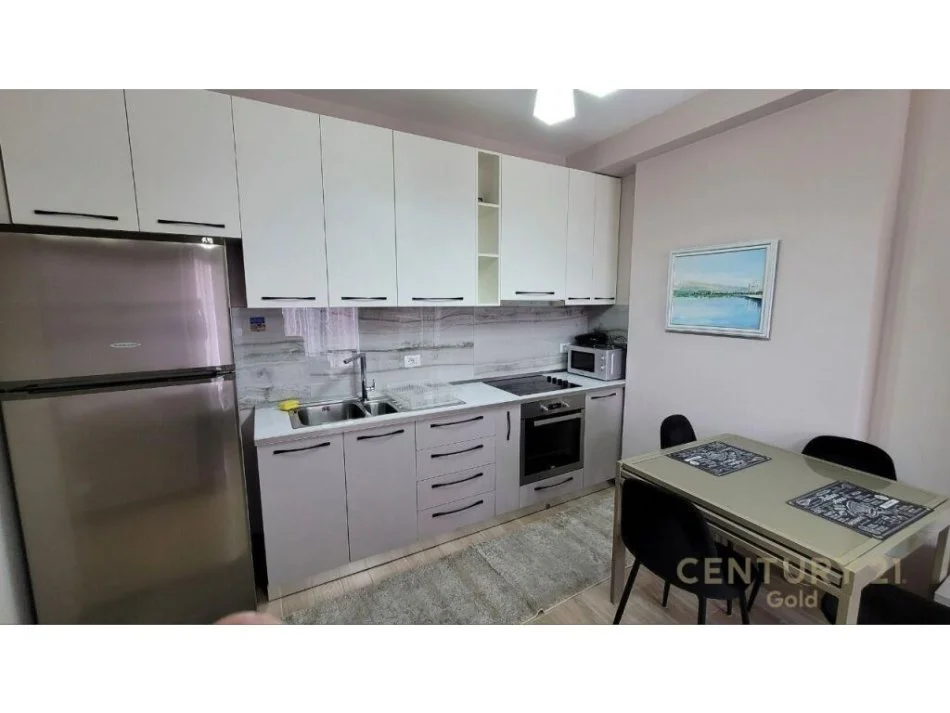 APARTAMENT 2+1 PER QERA PRANE HOTEL MONDIAL!