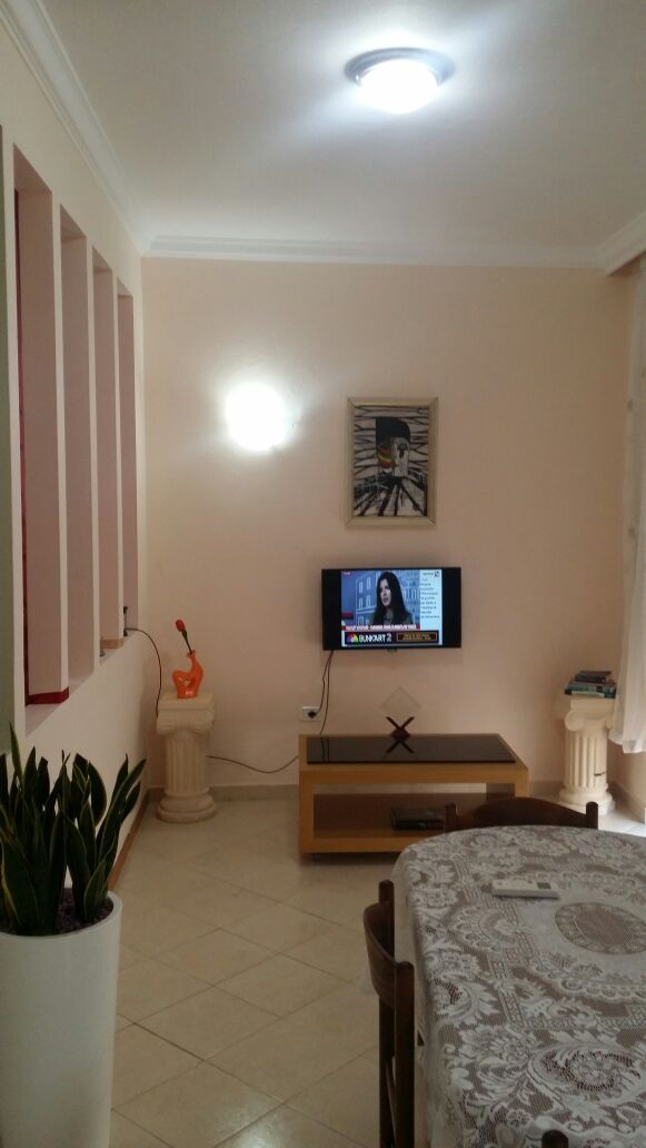 Tirane, jepet me qera apartament Kati 3, 60 m² 500 Euro (Riza Jasa)