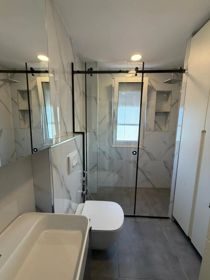 Tirane, jap me qera apartament 2+1+2 Kati 5, 75 m² 1.000 € (Sheshi Willson)