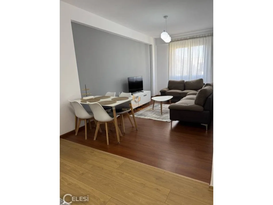Tirane, jepet me qera apartament 2+1+Ballkon Kati 8, 90 m² 600 € (rruga ndre mjeda)