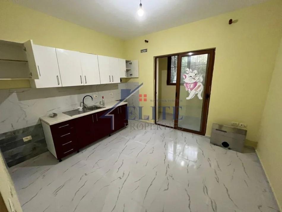 Tirane, jepet me qera apartament 3+1+Aneks+Ballkon Kati 1, 110 m² 620 € (Ali Demi)
