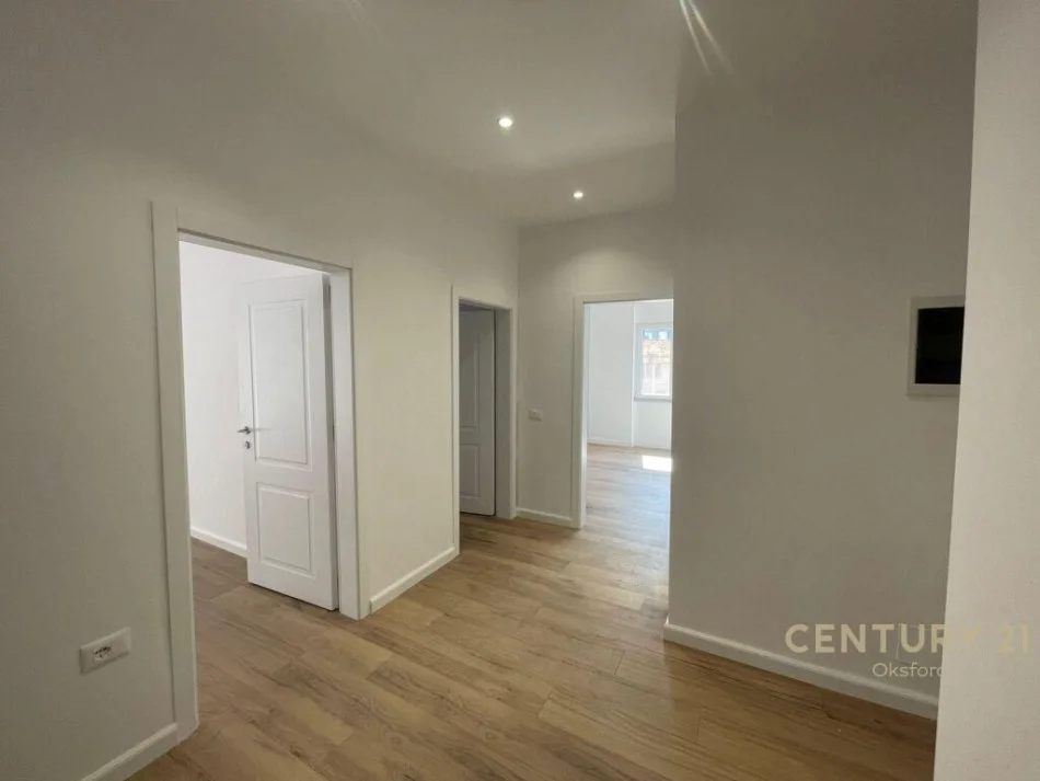 JAPIM ME QIRA APARTAMENT 2+1 PER ZYRA NE VASIL SHANTO!