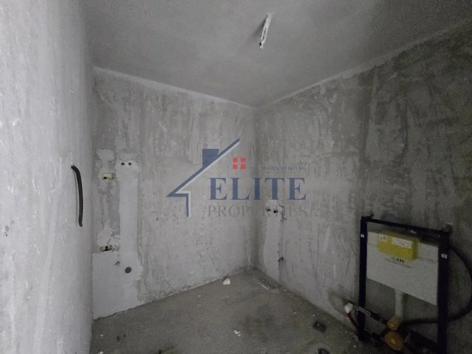 Gjiri Lalezit | Hamallaj, shitet apartament 3+1+Ballkon Kati 5, 159 m² 412.360 € (Porto Lalzi)