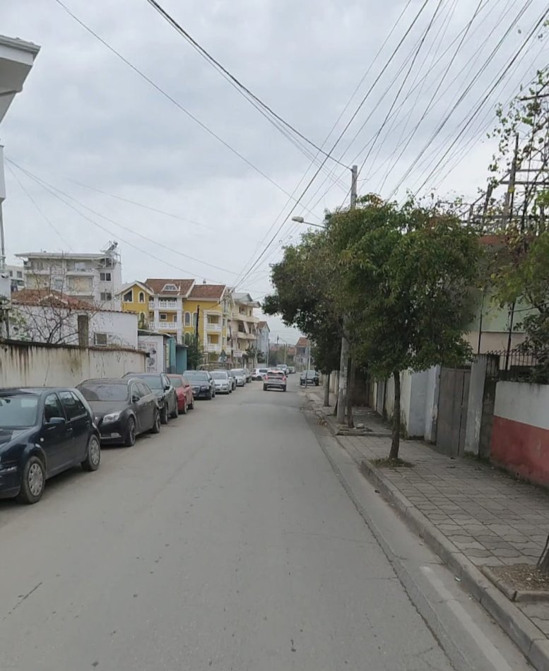 Tirane, jepet me qera magazine Kati 0, 130 m² 750 € (21 Dhjetori)