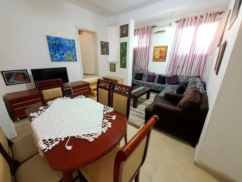 Tirane, shitet apartament 2+1+Ballkon , 75 m² 140.000 € (qender)