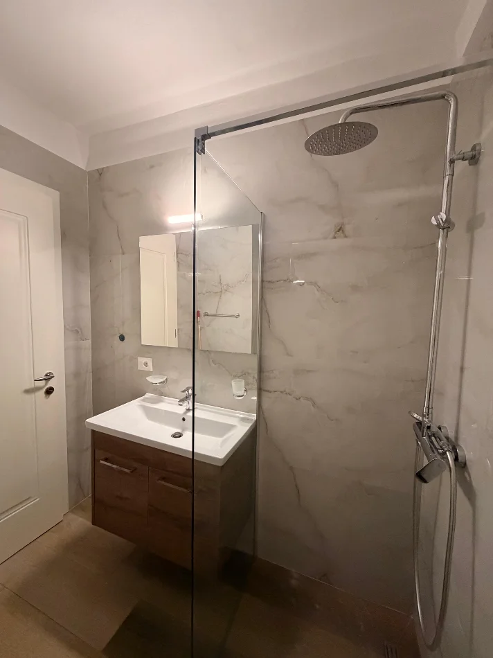 Tirane, shes 1+1+Ballkon Kati 6, 73 m² 175.000 € 