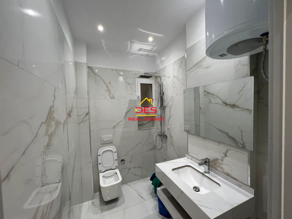 Vlore, jepet me qera apartament 1+1+Ballkon Kati 3, 60 m² 450 € (Rruga Dhimitër Konomi)