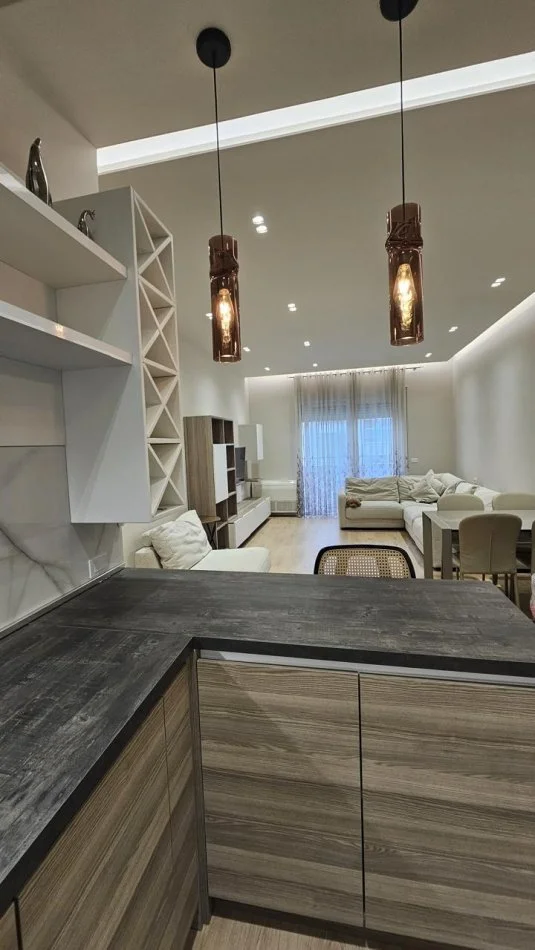 Tirane, shes apartament 3+1+Ballkon Kati 1, 117 m² 290.000 € (Liqeni i Thate)