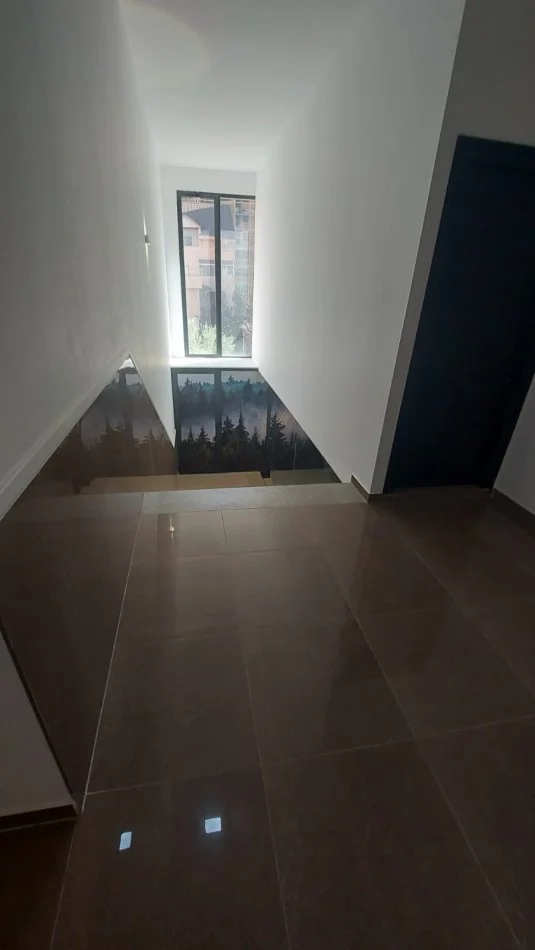 Tirane, shitet zyre Kati 2, 42 m² 105.000 € 