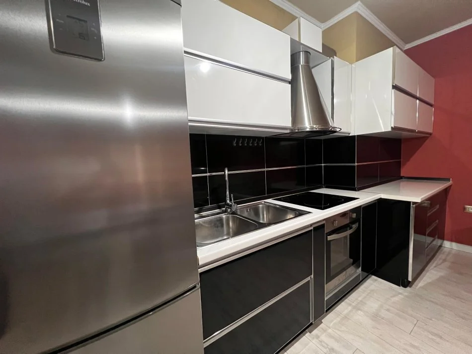 Tirane, jepet me qera apartament 1+1+Ballkon Kati 4, 63 m² 500 € (41.306720185288206, 19.813560954432287)