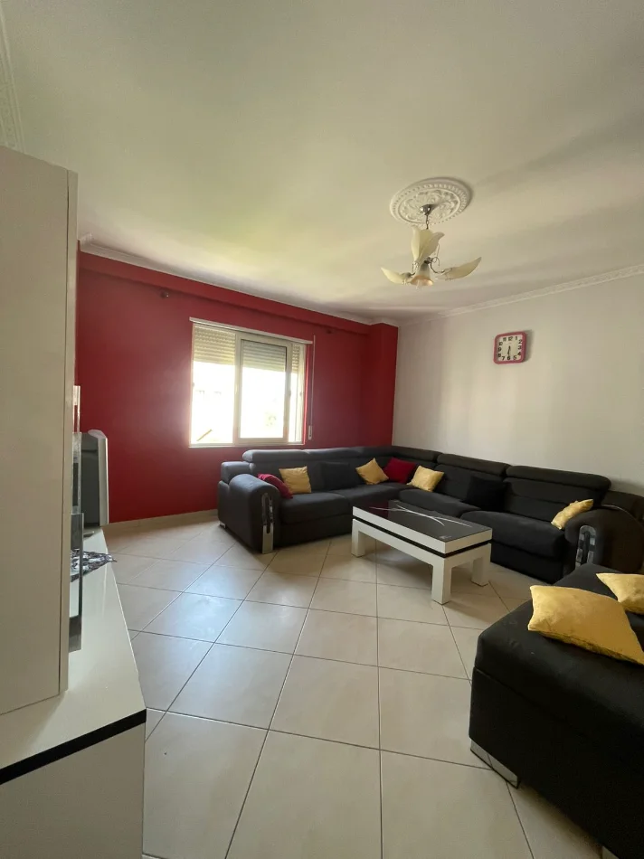 Durres, jepet me qera apartament 2+1+Ballkon Kati 4, 88 m² 450 € (plazh rrota e kuqe)
