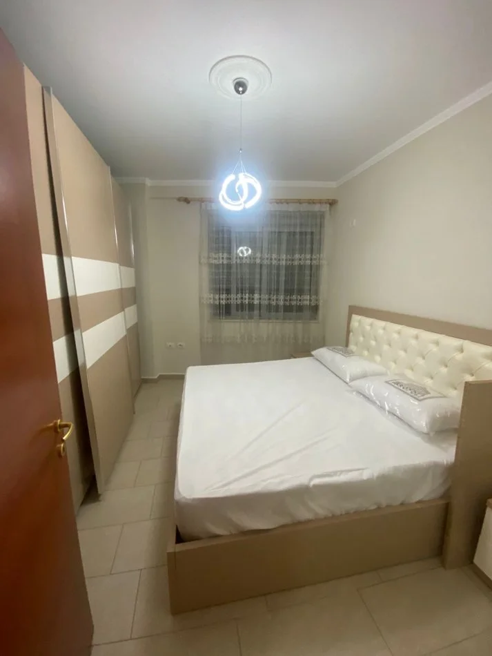 Shqiperi, jepet me qera apartament 2+1+Ballkon Kati 4, 80 m² 400 € (Misto Mame , Rruga Besim Alla)