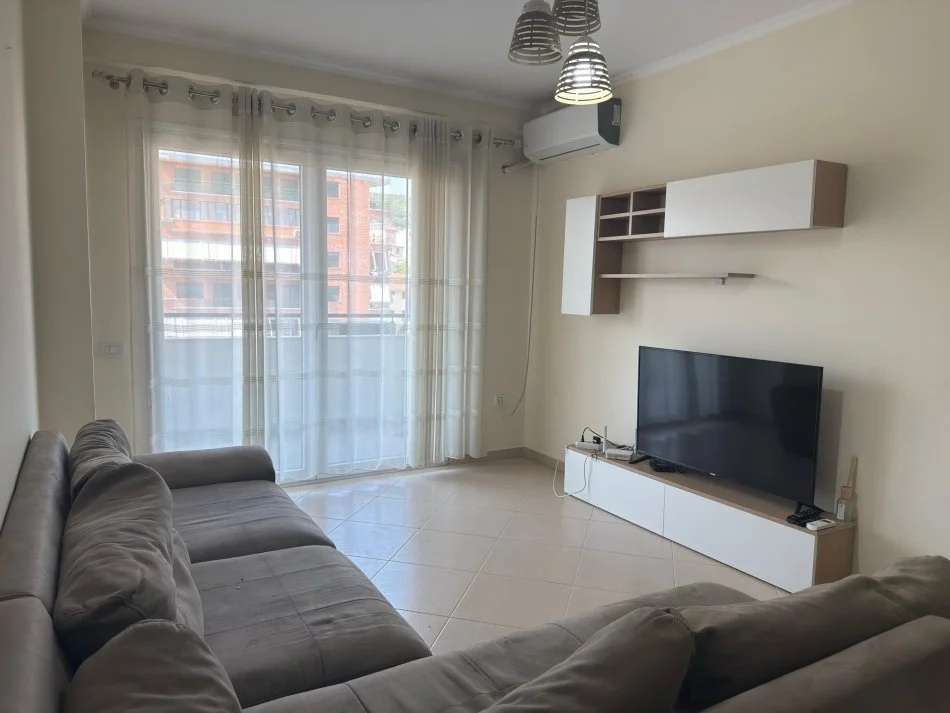 Tirane, jepet me qera apartament 2+1 Kati 7, 120 m² 