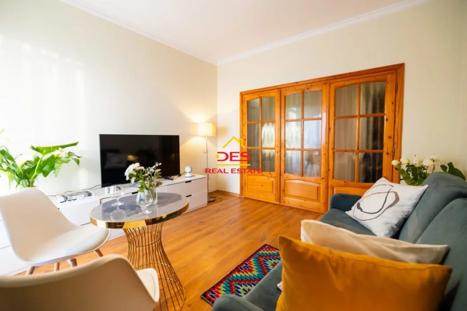 Vlore, jepet me qera apartament 1+1+Ballkon Kati 3, 70 m² 400 € (Rruga Dhimitër Konomi)