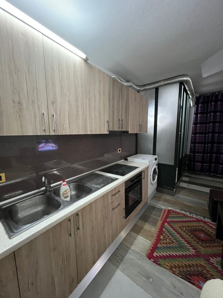 Tirane, jap me qera garsonier 1+1 Kati 1, 200 € (Sander Bruzi)