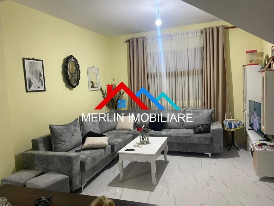 Tirane, shitet Vile  2 kateshe, me siperfaqe ndertimi 229.1 m² per 400.000 € (RRUGA PASHO HYSA, ALI DEMI)