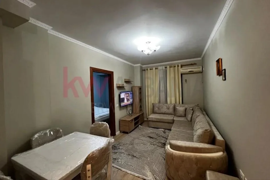 Tirane, jepet me qera apartament 1+1+Ballkon Kati 3, 55 m² 500 € (Xhamia e Tabakeve)