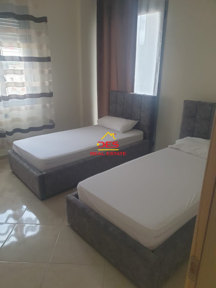 Vlore, jepet me qera apartament 2+1+Ballkon Kati 6, 100 m² 500 € (Rruga Sadik Zotaj)