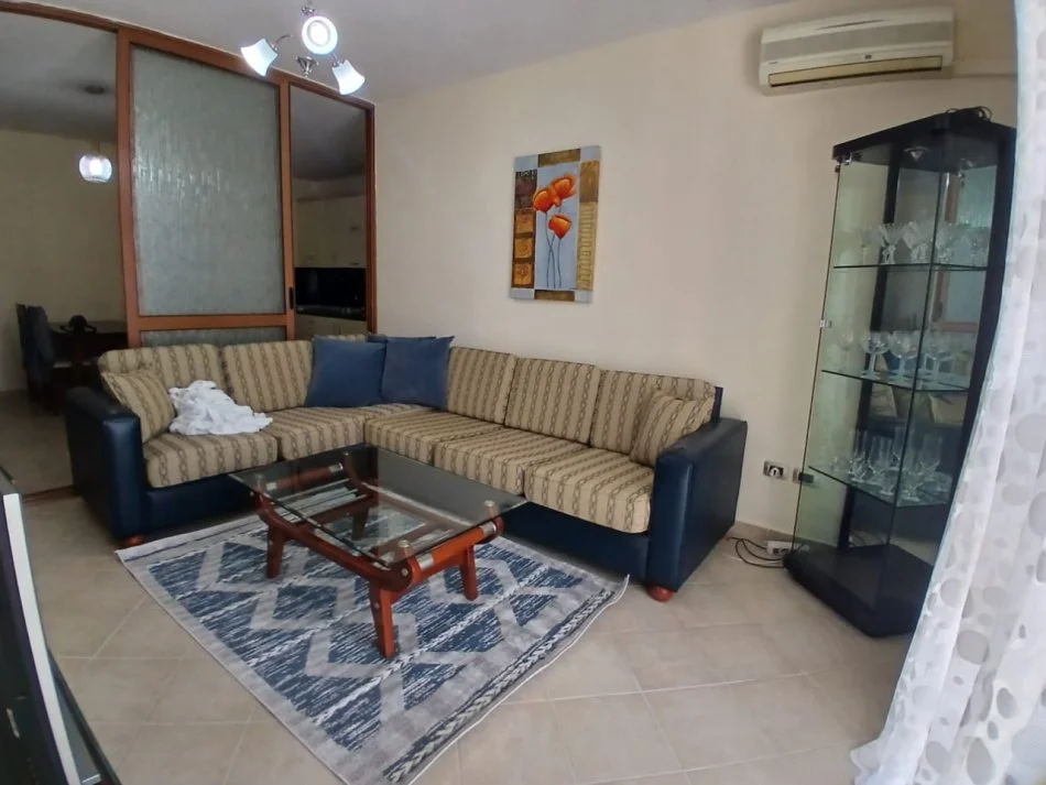 Tirane, jepet me qera apartament 1+1+Ballkon Kati 7, 78 m² 450 € (Don Bosko)