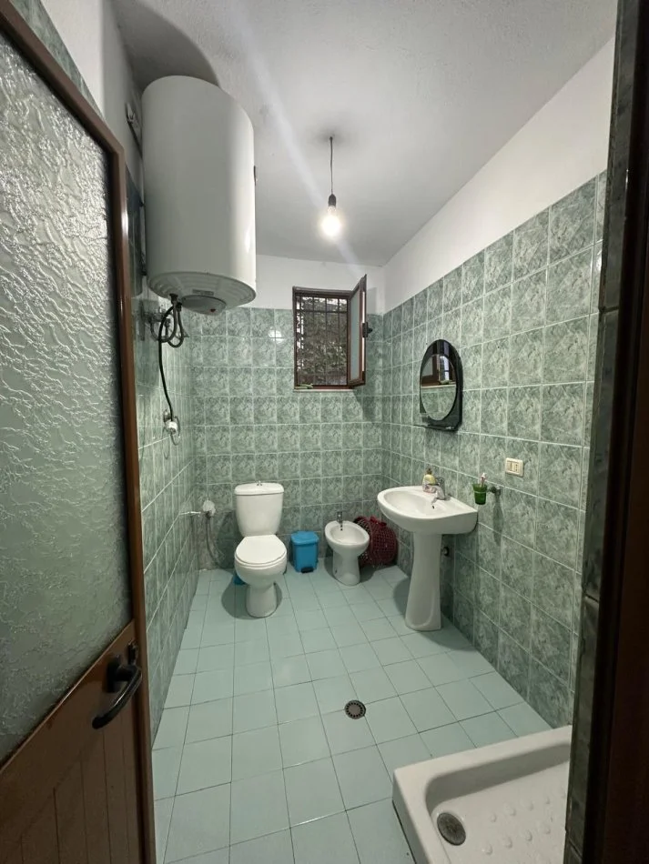 Tirane, jepet me qera apartament 2+1 , 300 € (Shkolla Murat Toptani)