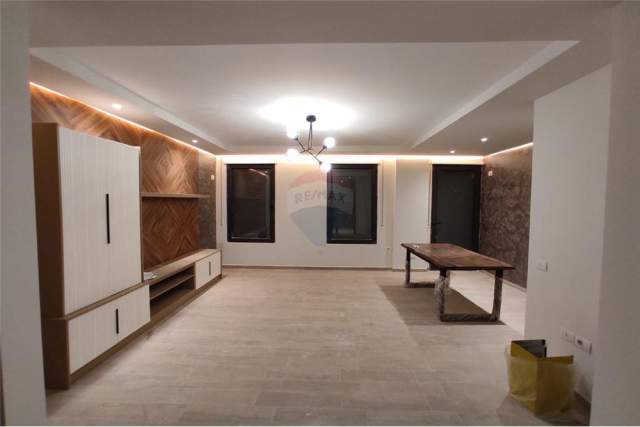 Tirane, jepet me qera apartament 2+1+BLK Kati 3, 123 m² 650 Euro (rruga e Durresit)