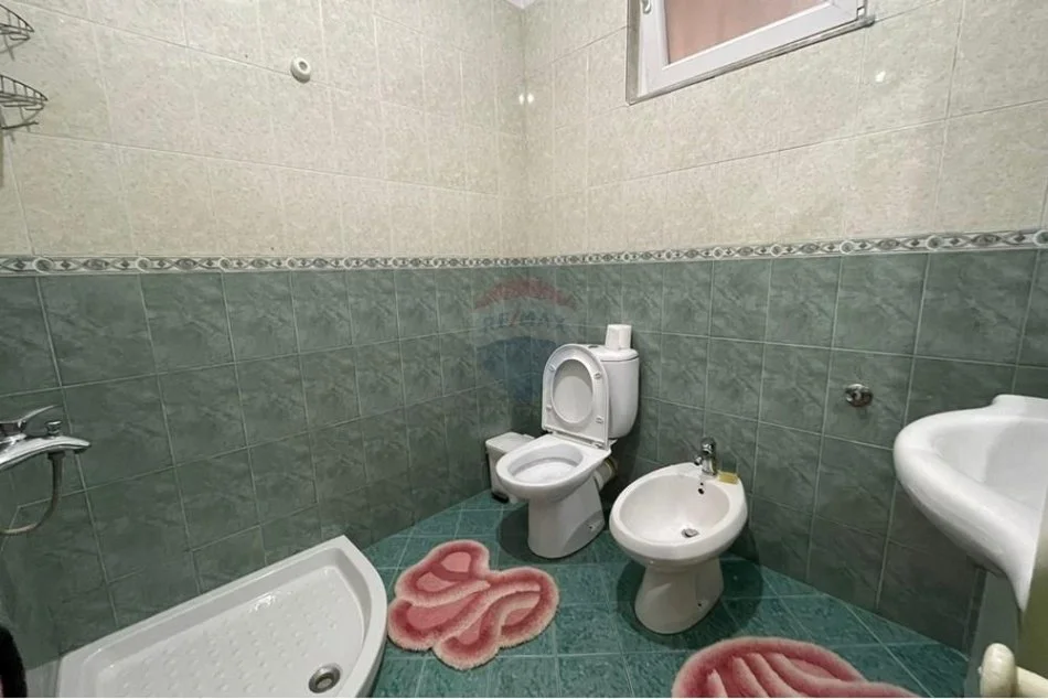 Tirane, jepet me qera apartament 2+1 Kati 1, 80 m² 500 € (21 Dhjetori)