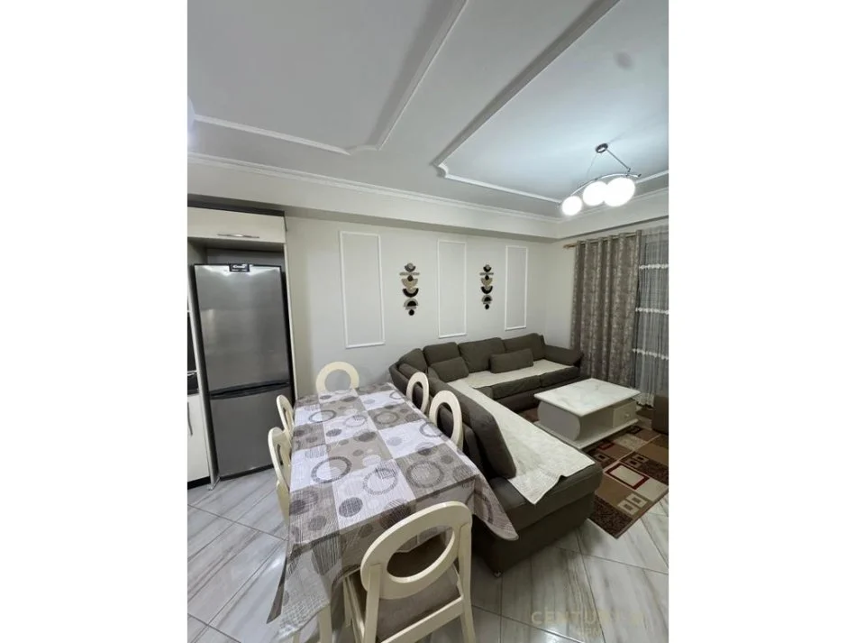 Tirane, jepet me qera apartament 1+1 Kati 5, 65 m² 600 € (KOMUNA E PARISIT)