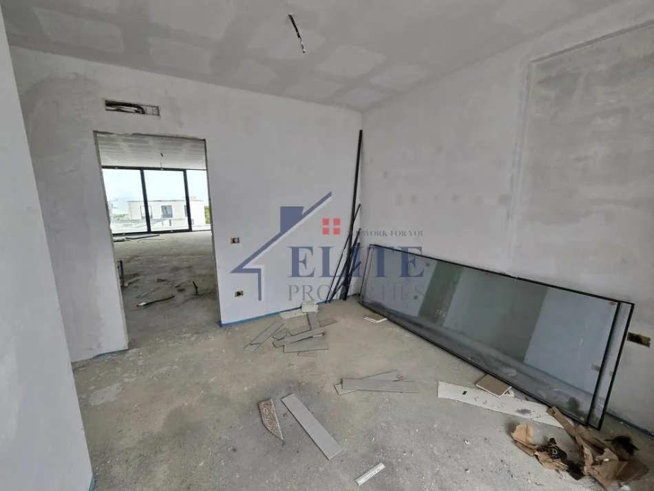 Gjiri Lalezit | Hamallaj, shitet apartament 3+1+Ballkon Kati 5, 159 m² 412.360 € (Porto Lalzi)