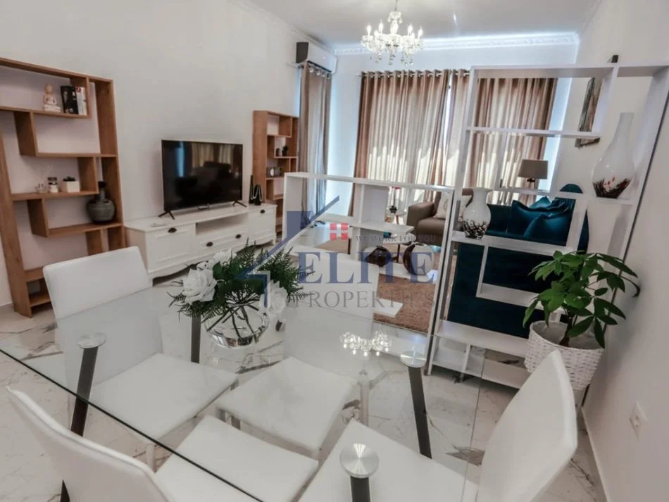 Tirane, jepet me qera apartament 1+1+Ballkon Kati 6, 78 m² 820 € (Square 21)