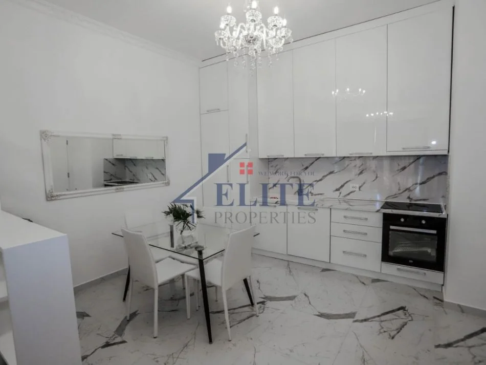 Tirane, jepet me qera apartament 1+1+Ballkon Kati 6, 78 m² 820 € (Square 21)