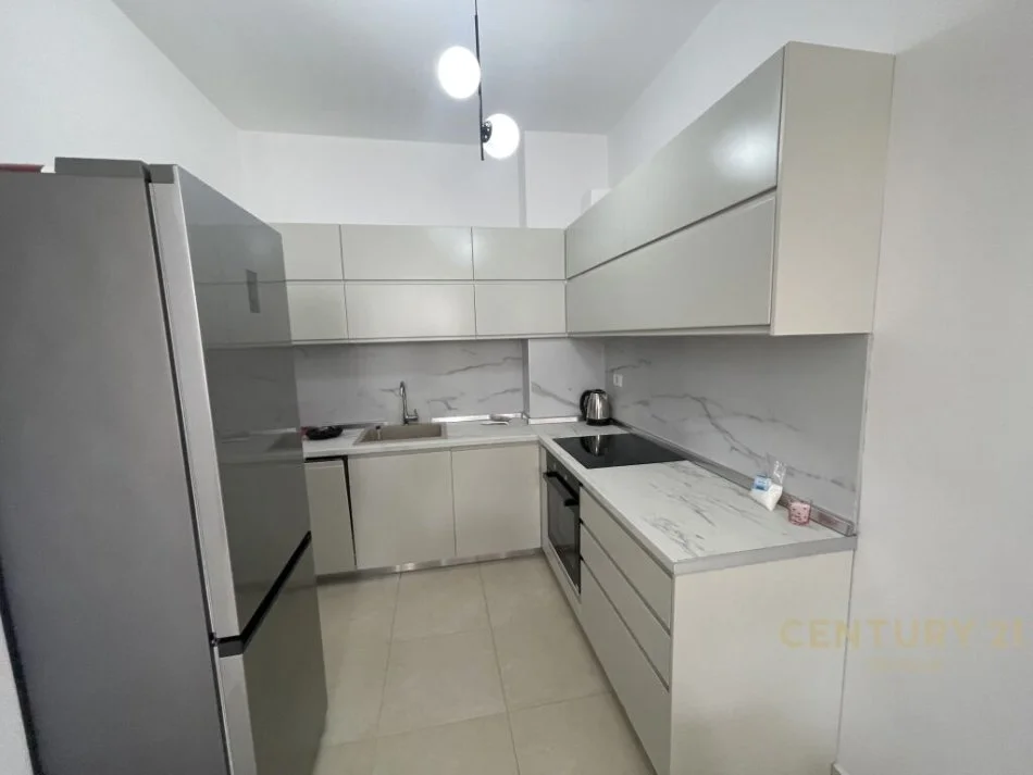 TEK MYSLYM SHYRI APARTAMENT 2+1 PER QIRA!