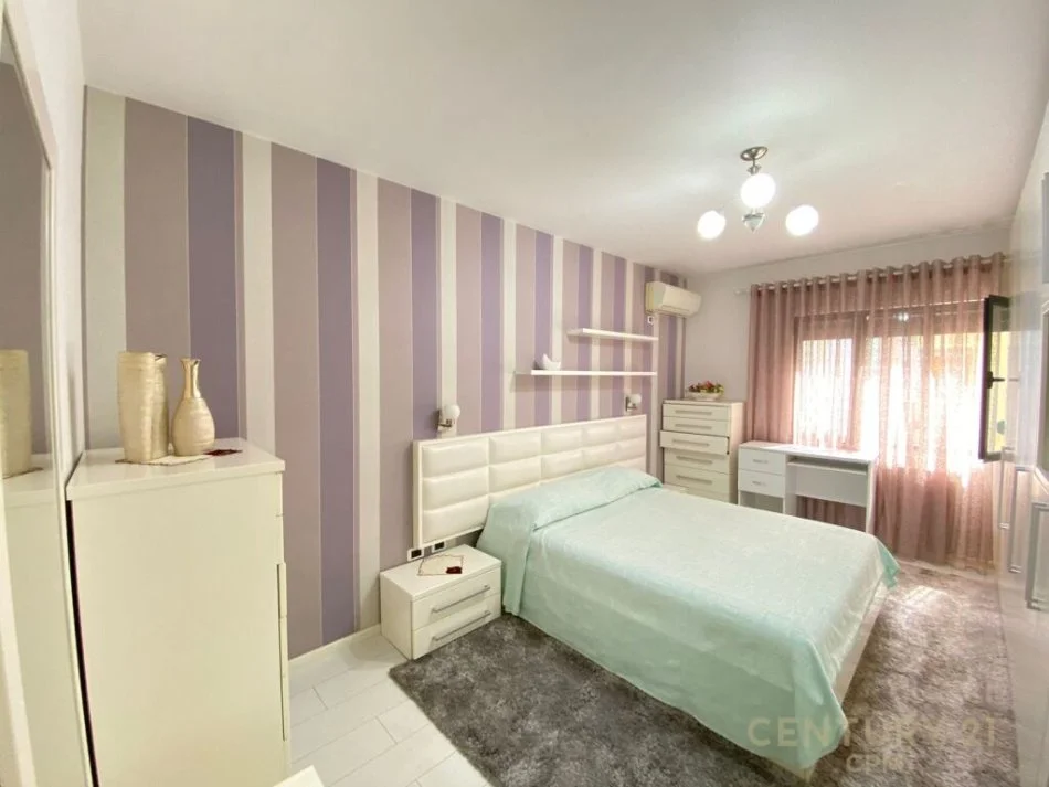JAPIM APARTAMENT ME QIRA 2+1+2 TEK KOMUNA E PARISIT!