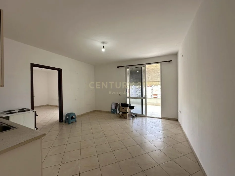 ASTIR, SHESIM APARTAMENT 2+1 ME VERANDE!