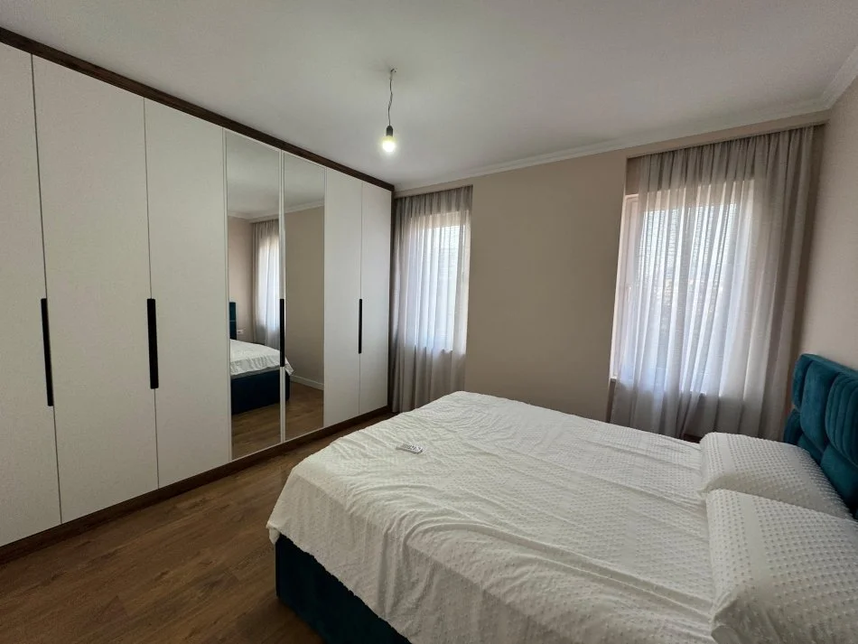 Tirane, jepet me qera apartament 2+1 Kati 4, 100 m² 900 € (Rruga e Elbasanit)