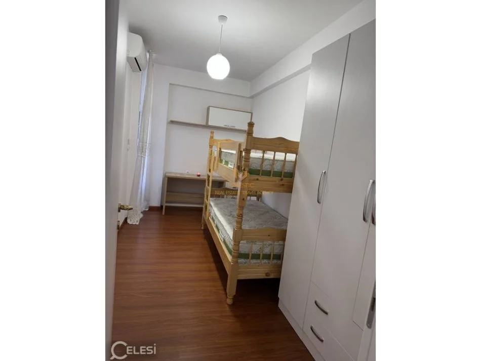 Tirane, jepet me qera apartament 2+1+Ballkon Kati 8, 90 m² 600 € (rruga ndre mjeda)